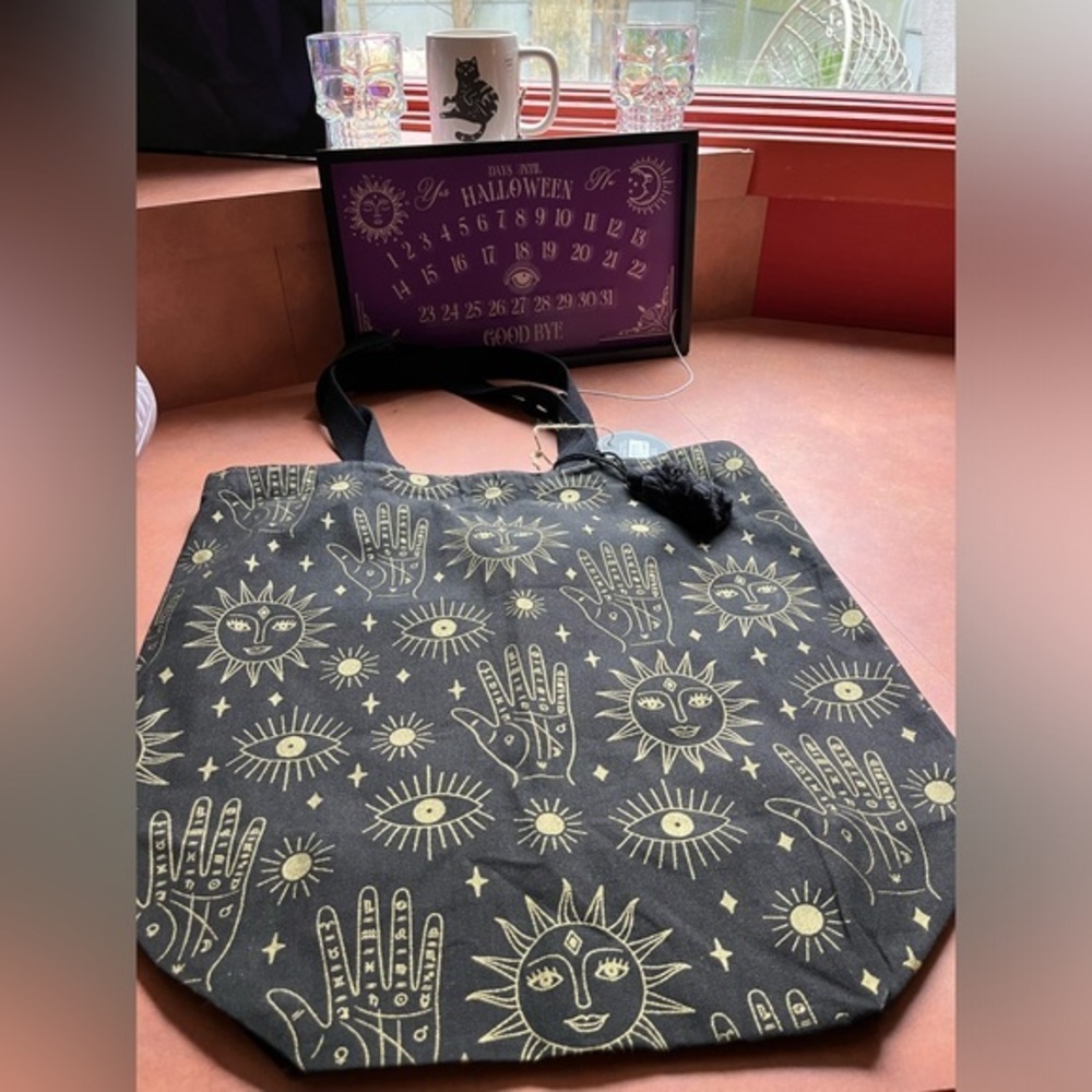 🐈‍⬛Boho Chic • NWT Black and Gold celestial Tote Bag